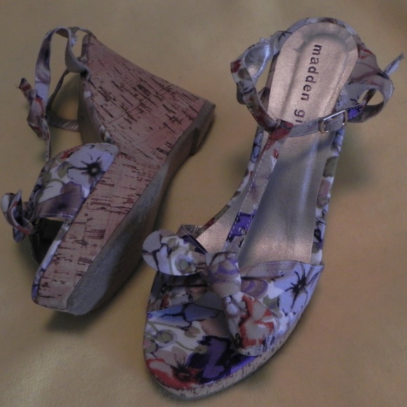 Fun flower wedges - Picture 1 of 5